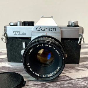 Canon TLb fotocamera reflex pellicola 35 mm con obiettivo Canon FD 50 mm F1.8 s.c. vintage rara - Foto 1 di 24