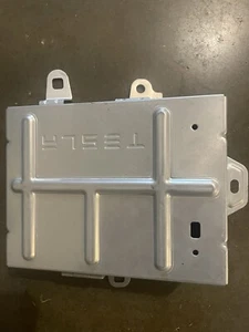 Tesla Model Y Audio Amplifier 1507152-00-A - Bild 1 von 3