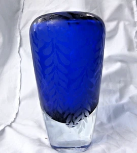 Jaguar Art Glass Cobalt & Clear Etched Hummingbird & Wisteria 7 in - Picture 1 of 7