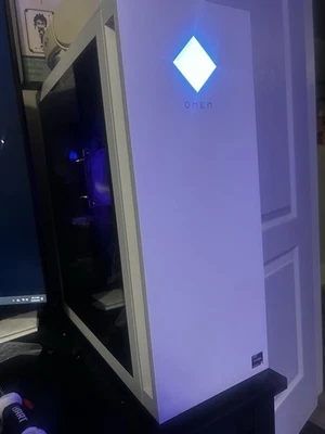 Computadora de escritorio para juegos HP Omen 25L GT15-0304 Ryzen 5 5600G 16 GB RAM 512 GB SSD Foto 1 de 4