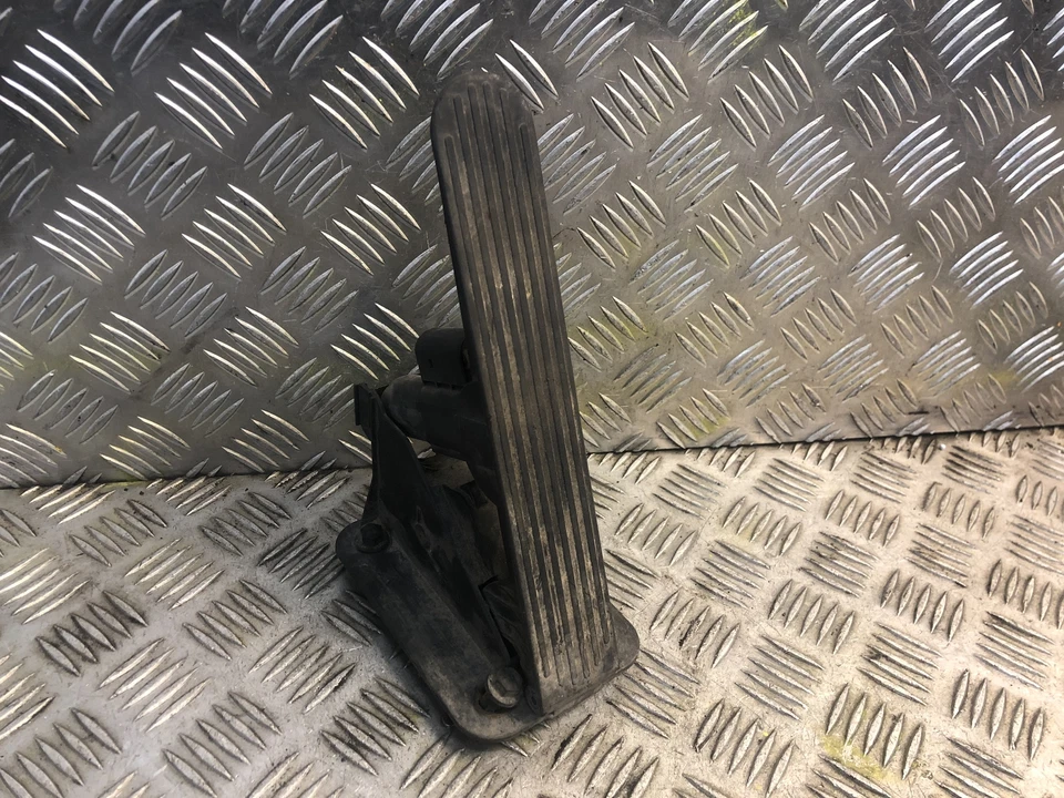 SMART CITY-COUPE 450 Throttle Pedal 0012589V0010000 Foto 1 de 4