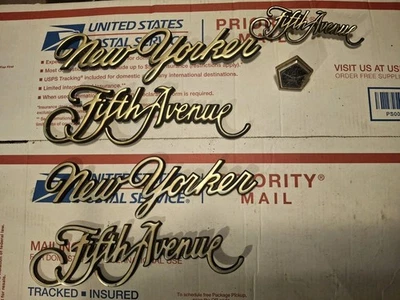 LOTE DE 6 EMBLEMAS OEM CHRYSLER NEW YORKER Quinta Avenida Foto 1 de 4