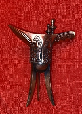Réplica ceremonial de recipiente de vino tradicional chino de bronce Jue 4" Foto 1 de 4