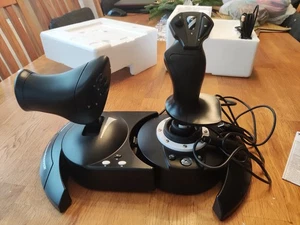 Thrustmaster T.Flight Hotas One Flugsimulation-Joystick für Microsoft Xbox... - Bild 1 von 9