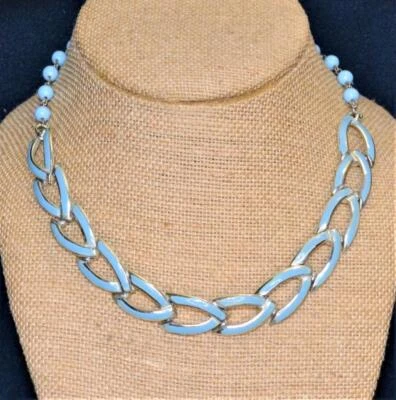 Collana Vintage Firmata CORO In Argento Con Smalto Blu A Forma Di TRIANGOLO 16" - Immagine 1 di 4