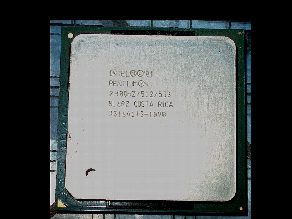 PROCESADOR INTEL PENTIUM 4 2,4 GHz, BUS 533 MHz, SL6RZ, SOCKET 478 Foto 1 de 2
