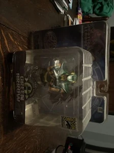 Green Arrow Justice League San Diego Comic-con 2005 Exclusive Paperweight SDCC - Picture 1 of 6