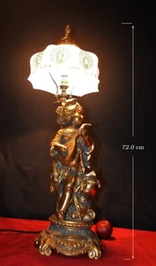 Große Vintage Lampe mit Bronzeguss & vergoldetem Messing Putti Cherub Spielmandoline - Bild 1 von 23