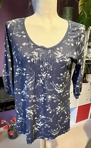 Fat Face ladies top 3/4 sleeved blu-navy pintucked top bird pattern size 10 - Imagen 1 de 4