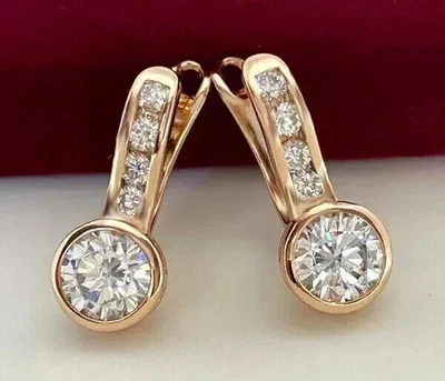 Pendientes colgantes redondos de diamantes creados en laboratorio para mujer enchapados en oro amarillo de 14K Foto 1 de 4