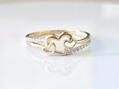 Anillo banda de tres corazones de oro amarillo macizo de 14K con piedras circonitas Foto 1 de 4