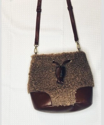 Bolsa tote Isaac Mizrahi NY marrom tiracolo - Imagem 1 de 4