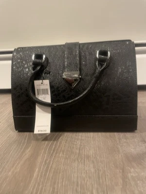 Bolsa de couro sintético preta BCBGeneration. Sacola tote alça dupla.   - Imagem 1 de 4