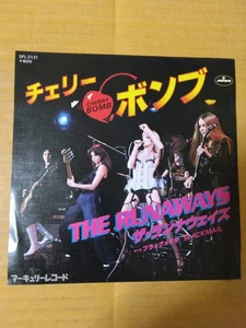 Japanese press 7inch!!! THE RUNAWAYS CHERRY BOMB / BLACKMAIL - Picture 1 of 8