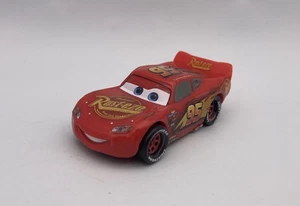 Disney Cars 3 Pistoni Coppa Racer LIGHTNING McQUEEN Rosso 95 Plastica 3" Auto da Corsa - Foto 1 di 5