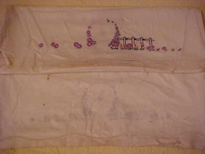 Vintage Kissenbezüge gestempelt zum Besticken fertig zum Fertigstellen "Das Gartentor" - Bild 1 von 5