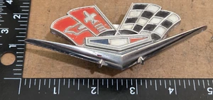 CHEVROLET CORVETTE CROSSED FLAGS CIRCA '66 FRONT EMBLEM 3827158 {5930} - Bild 1 von 9