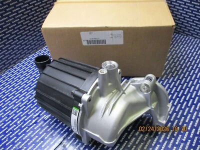 NEW 100% Genuine OEM Volvo D11 oil separator  21679517 22999818 + GASKET - Image 1 of 4