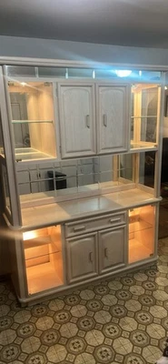 Armario de China Broyhill Break iluminado delantero Foto 1 de 2