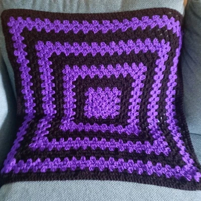 Manta de bebé de ganchillo hecha a mano 26" x 26" asiento de coche para coche púrpura negro cuadrado Foto 1 de 4