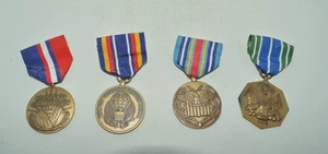 Lot of 4 Service Medals Militaria - Picture 1 of 3