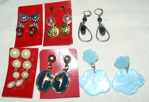 Vintage Menge Avon Retro Schmuck durchbohrte Ohrringe 1980er 1990er Jahre hängender Tropfen EUC - Bild 1 von 3