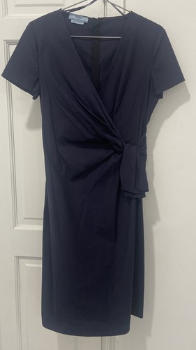 Autentico abito PRADA blu navy con cerniera con accento vita cravatta 46 medio