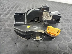 VAUXHALL ZAFIRA Door Lock Mechanism 2012-2019 5 Door MPV O/S Front RH  - Picture 1 of 6