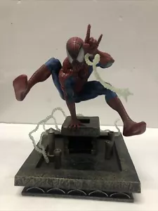 Marvel Diamond (2019) Select Gallery • Diorama • Spider-Man Statue • Spiderman - Picture 1 of 5