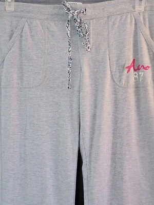 Pantalones deportivos AERO talla mediana grises con cordón ligero para mujer Foto 1 de 3