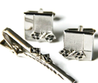 Juego de 3 piezas de gemelos y broche de corbata de metal con bandera a cuadros esmaltada Foto 1 de 4