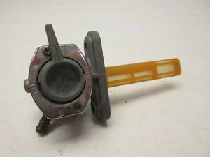 1980 YAMAHA XS1100 XS 1100 FUEL GAS PETROL PETCOCK SHUTOFF VALVE LEFT - Picture 1 of 5
