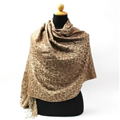 Auténtica estola grande de seda Michael Kors y otras, beige, estampado de leopardo, Foto 1 de 4