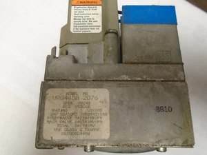Honeywell Gas Valve; Nat. Gas; VR8440A2076  24V; 50/60HZ-------''USED'' - Picture 1 of 12