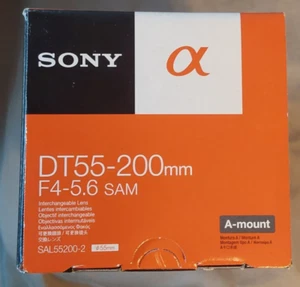 New in Box Sony DT 55-200mm f/4.5-5.6 SAM SAL55200 Zoom lens - Picture 1 of 3