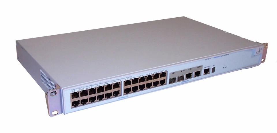 3com SuperStack 3 Switch 4500 PWR 26 PORT Model 3CR17561-91 P/N 1757-110-000 - Image 1 of 4