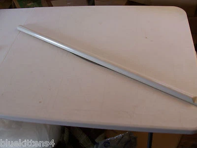 1995 XJ6 1999 JAGUAR XJ8 RIGHT FRONT DOOR TRIM MOLDING ORIGINAL JAG  PART WHITE Foto 1 de 4