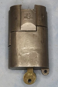 Sargent & Greenleaf  No. 833 Series 1990 USGI Padlock w/ 1 Key Armored Lock - Picture 1 of 3