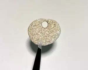Natural Holey Beach Rock Hag Stone Fairy Adder perline lisce magia mistica USA #6 - Foto 1 di 12