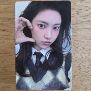Yunah Official Photocard Illit 3rd Mini Album Bomb Gllit Ver. Genuine Kpop - Picture 1 of 2