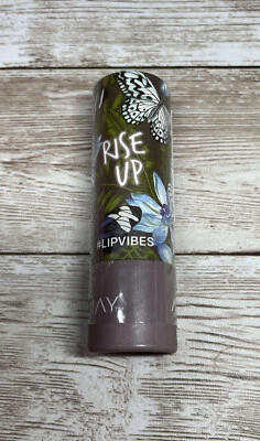 Lápiz labial Almay Lip Vibes crema 330 Rise Up Foto 1 de 3