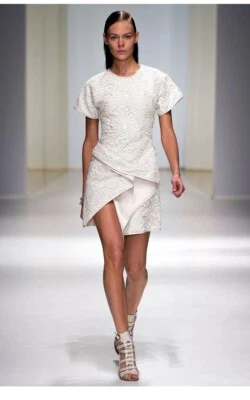 Vestido Salvatore Ferragamo Pasarela Cuero Blanco Encaje Talla 46 Grande Usado Una Vez Foto 1 de 4
