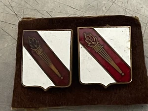 Lot of 2 Vintage WWII U.S. Army's AMEDD  600th Medical Battalion Crest Pin - Picture 1 of 6