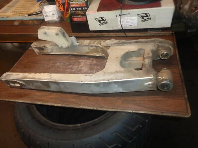 Brazo oscilante Honda CR480R 1982 OEM, 23-09-19 Foto 1 de 4