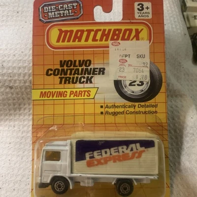 Matchbox 1/64 Diecast Super Spin Car Wash MB23 FedEx White Volvo Container Truck - Image 1 of 4