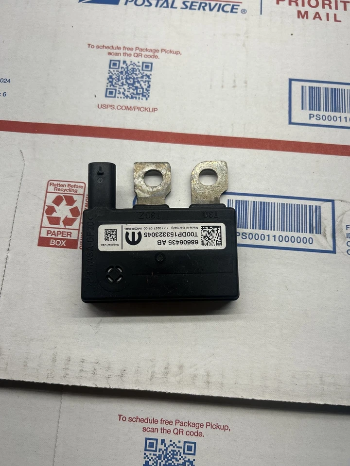 Relé de rejilla de calefacción de admisión genuino Mopar 68606435AB 2021-2024 RAM 2500 3500 6,7 L Foto 1 de 4