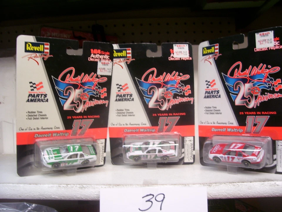 1 Revell 1997 #17 Parts America Darrell Waltrip
