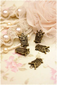 4 Stück Charm Eule aus Metall bronzefarben Größe 2,3 x 1,4 cm - Bild 1 von 1