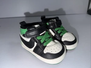 Magic Pre-Walker Baby Schuhe mit weichen Sohlen Unisex Baby (Größe: 1) grün, weiß & schwarz - Bild 1 von 4