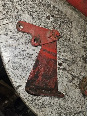 Farmall M IHC tractor ORIGINAL ENGINE  throttle pivot mounting mount bracket - Image 1 of 4